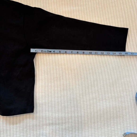 Future Collective NWOT Women's Cropped Black Crewneck Sweatshirt Size Medium - Picture 8 of 8